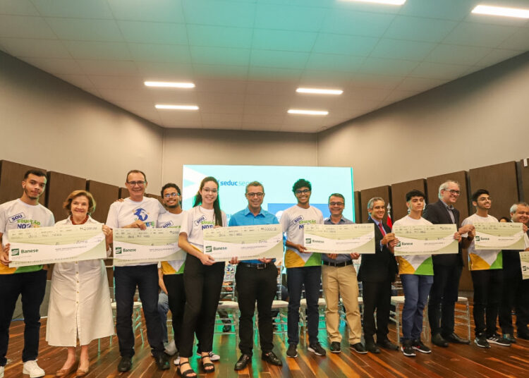 Governador lança ‘Sergipe no Mundo’ para intercâmbio de estudantes da rede estadual
