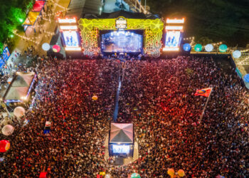 Iguinho e Lulinha atraem mais de 35 mil pessoas ao Arraiá do Povo neste sábado, 8