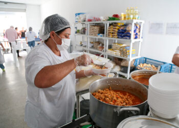 Prato do Povo já entregou 300 mil refeições em 21 municípios sergipanos