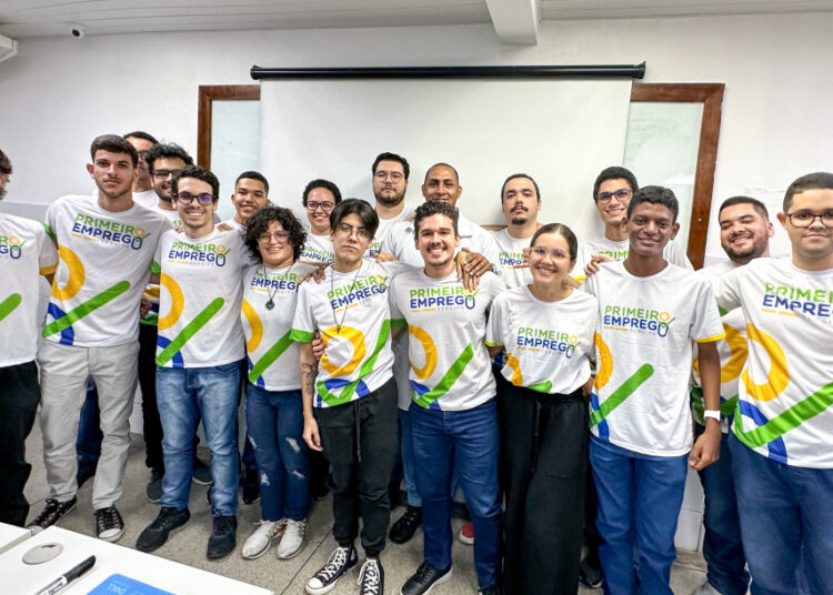 Primeira turma do Programa Primeiro Emprego conclui período de formação