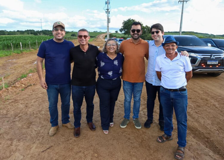 Governador Fábio visita obras da Rota do Leite em Gararu