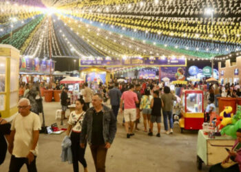 Vila do Forró oferece diversão à beira-mar no mês das férias escolares