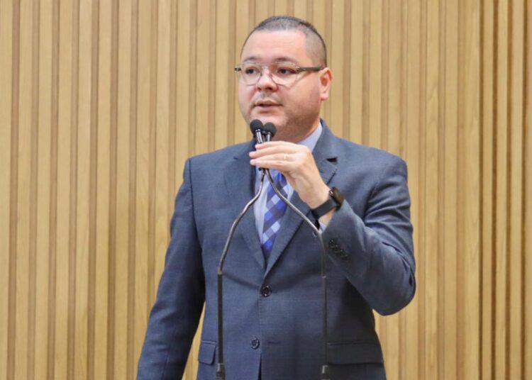 Eduardo Lima externa preocupação com cyberbullying e pedofilia digital em Aracaju