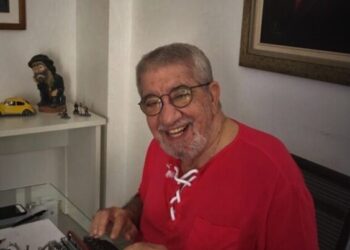 Após duas semanas internado, jornalista Diógenes Brayner recebe alta hospitalar