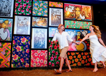 Vila do Forró encanta visitantes e vira cenário para ensaios fotográficos