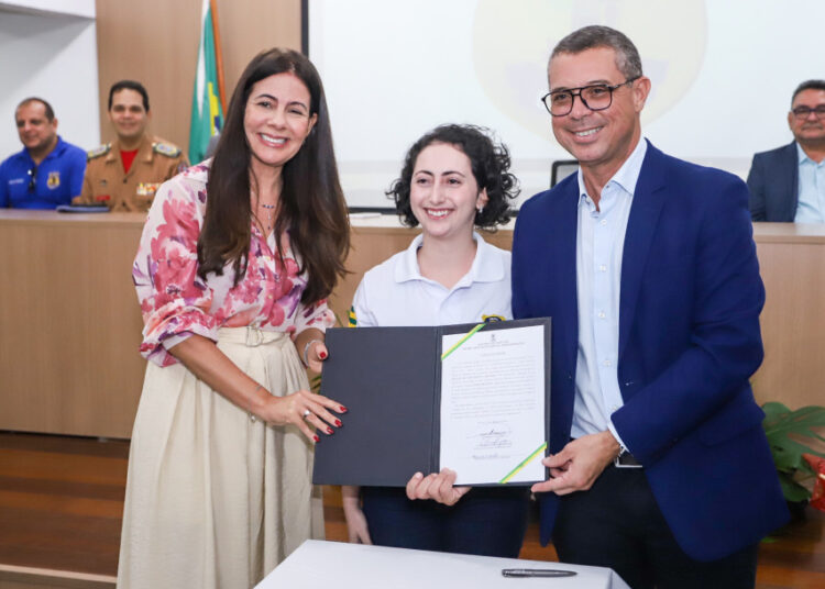 Governador empossa 80 servidores aprovados no concurso público para a Coordenadoria Geral de Perícias