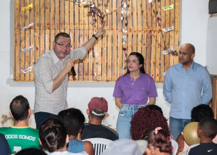 Eduardo Lima, Alex Melo e Yandra visitam bairro Veneza II e ouvem dos moradores a triste realidade do local