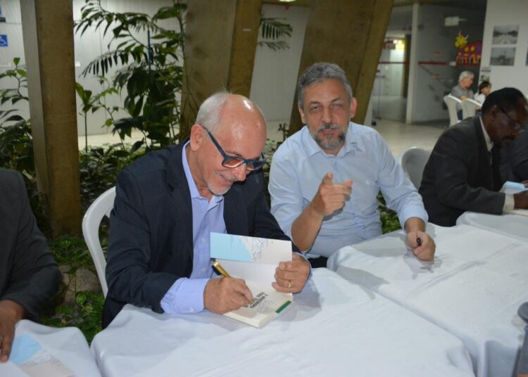 Maçonaria sergipana reafirma união em celebração da Semana do Maçom com lançamento de livro