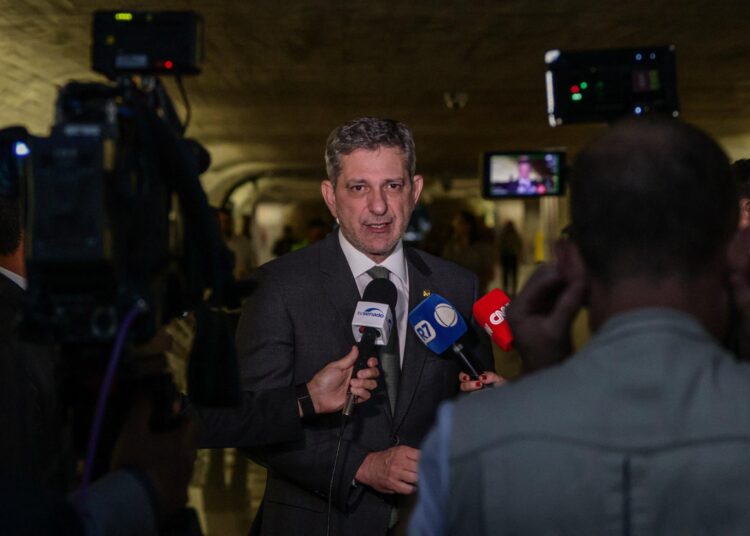 Senador Rogério Carvalho exalta decisão do presidente Lula em antecipar Bolsa Família para municípios da região Norte em situação de emergência