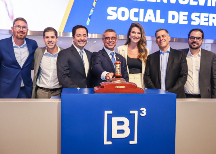 “Estamos inaugurando hoje um novo ciclo do desenvolvimento do nosso estado”, diz Fábio Mitidieri durante sessão de concessão parcial da Deso