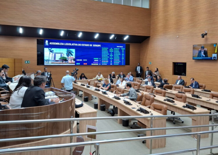 Projeto do governo que concede benefícios a órfãos de vítimas de feminicídio é aprovado na Alese