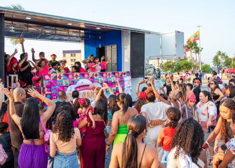 Famílias se divertem com muita música e tranquilidade no Bloquinho da Criança