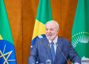 Avião presidencial com Lula e comitiva tem problema técnico no ar e retornará ao México