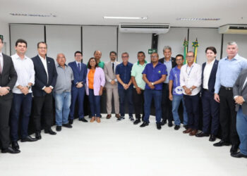 Governador tranquiliza representantes dos táxis-lotação da Grande Aracaju e garante manutenção do serviço