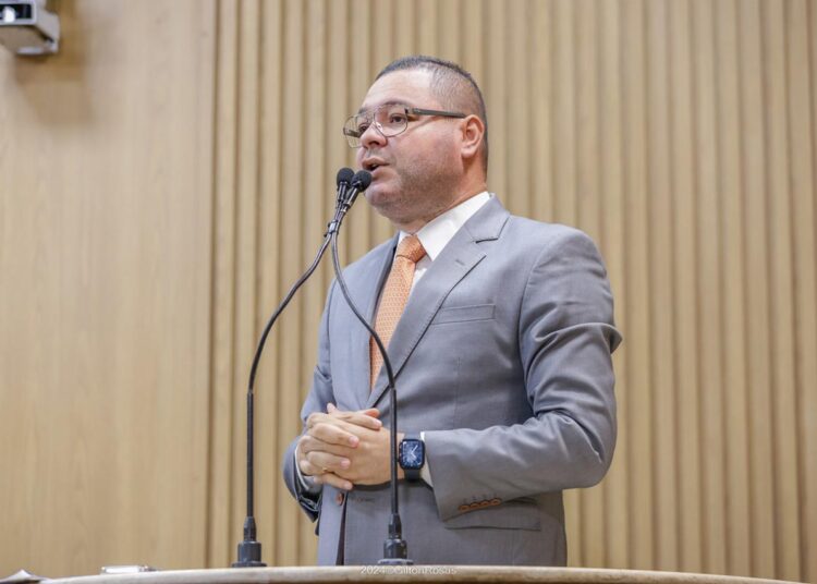 Eduardo Lima parabeniza professores e terapeutas ocupacionais e pede que eleitor vote em quem prioriza as pautas sociais no 2° turno