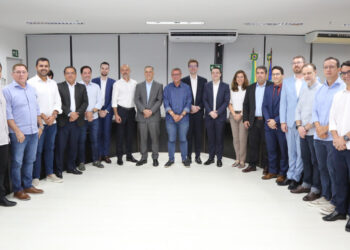 Governador recebe empresa vencedora de concessão parcial da Deso