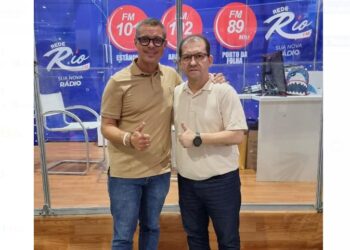 Governador de Sergipe, Fábio Mitidieri, visita estúdio móvel da Rede Rio FM durante a 8ª edição do SUPERVENDAS SERGIPE