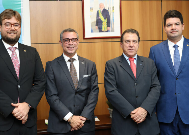 Governador discute avanços no Programa Primeiro Emprego com o ministro do Trabalho