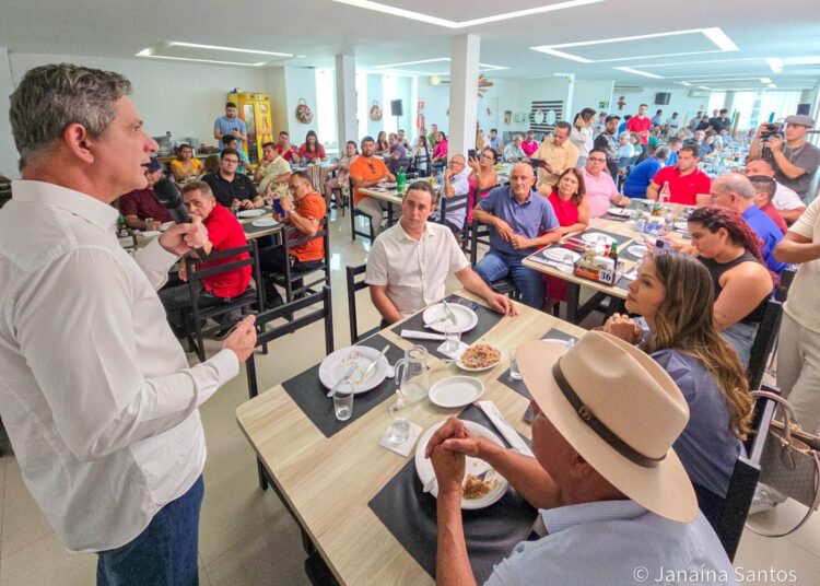Senador Rogério Carvalho reúne prefeitos e lideranças para discutir desenvolvimento de Sergipe