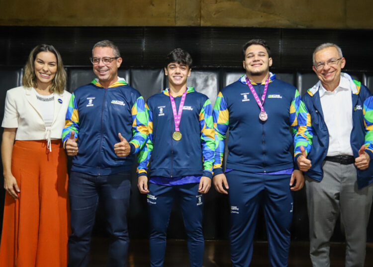 Governo do Estado entrega uniformes do Time Sergipe a atletas dos Jogos da Juventude 2024