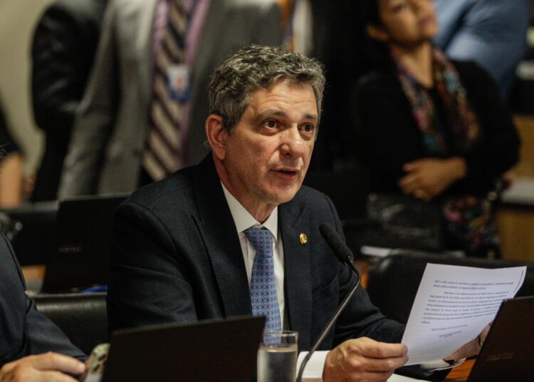 Senador Rogério Carvalho defende produtores brasileiros após declarações do CEO do Carrefour