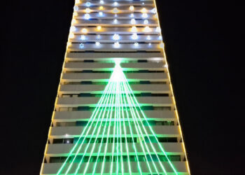 Edifício Maria Feliciana recebe iluminação natalina