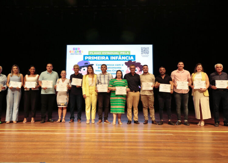 Governador participa de lançamento de Plano Estadual da Primeira Infância