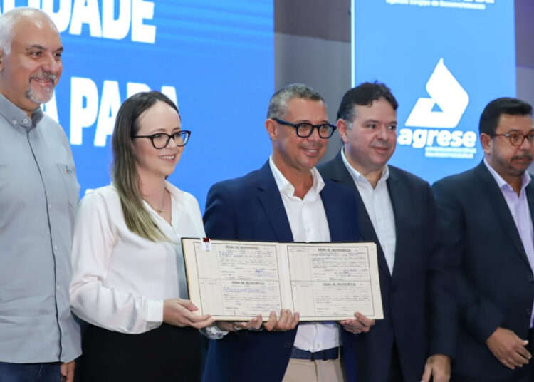 Governo assina compra de ações e torna-se acionista majoritário da Sergas