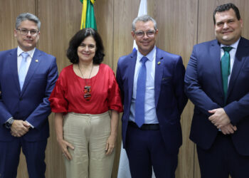Governador e ministra da Saúde discutem entrega de ambulâncias e construção de maternidade em Sergipe