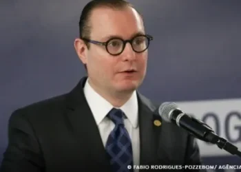 Ministro Cristiano Zanin autoriza buscas contra acusados de vender sentenças judiciais