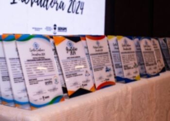 DIRETOR-EXECUTIVO DA ARACAJUCARD É HOMENAGEADO COM SELO DE GRATIDÃO PELO GOVERNO DE SERGIPE