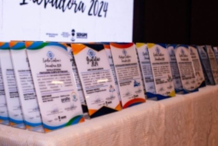 DIRETOR-EXECUTIVO DA ARACAJUCARD É HOMENAGEADO COM SELO DE GRATIDÃO PELO GOVERNO DE SERGIPE