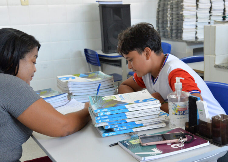 Secretaria da Educação reforça campanha de devolução de livros didáticos utilizados no ano de 2024
