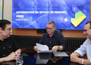 Governo autoriza formação de comissão para concursos públicos da Educação e inicia tratativas da Universidade Estadual