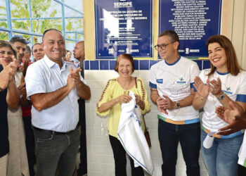Governador entrega quadra de esportes e vestiário do Colégio Estadual Otávio Bezerra em Japoatã