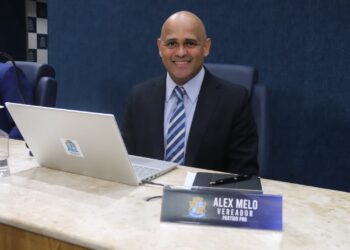 Alex Melo reforça compromisso com a causa animal e comemora feira de adoção
