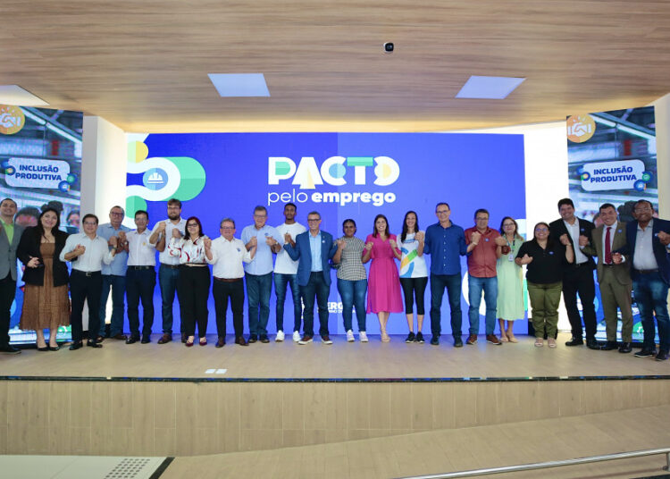 Governo apresenta avanços em políticas de desenvolvimento e formaliza iniciativas pela geração de emprego