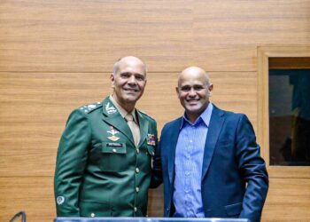 Alex Melo prestigia entrega do título de Cidadão Sergipano ao General Maurício Miranda