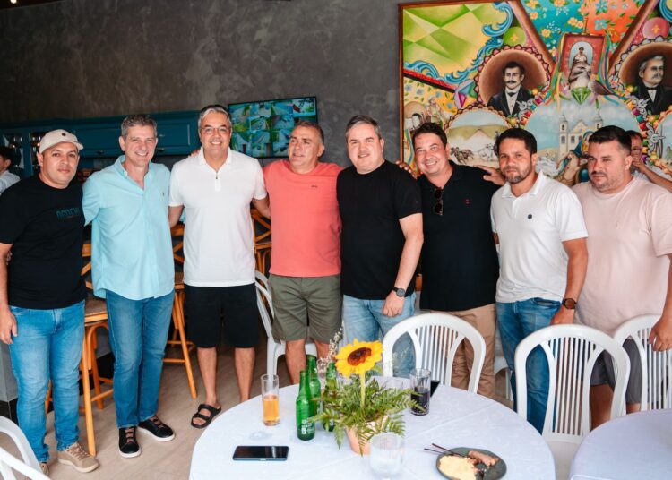 Prefeito Sérgio Reis e seu agrupamento declaram apoio ao senador Rogério Carvalho durante almoço repleto de lideranças e políticos de Lagarto