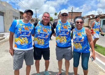 A honra de participar de uma manhã incrível ao lado do prefeito Paulo César no bloco da futebol na saia