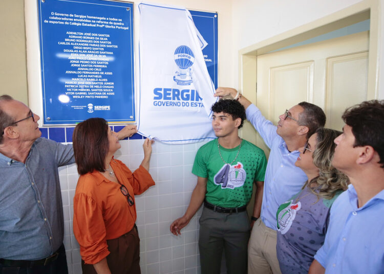 Governador entrega quadra e climatização de escola em São Cristóvão