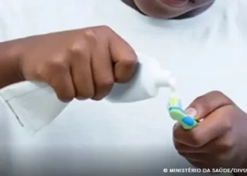 Anvisa suspende creme dental da Colgate após relatos de dor, queimação e inflamação