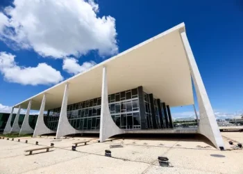 Arquivada investigação contra Bolsonaro por fraude em cartão de vacina