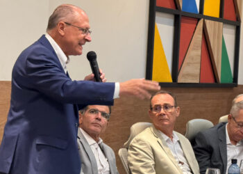 Governador em exercício participa de reunião com empresários ao lado do vice-presidente Geraldo Alckmin