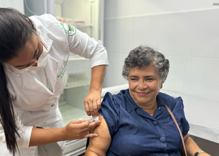 Ipesaúde inicia vacinação gratuita contra influenza na Sala de Vacina do instituto