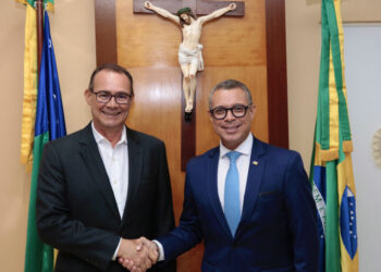 Fábio Mitidieri assina passagem do governo para Zezinho Sobral, no período de 12 a 20 de abril