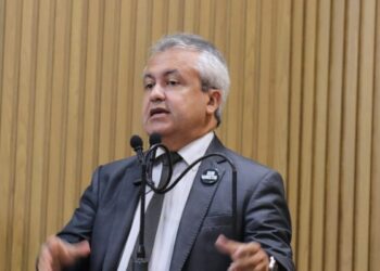 “Quem precisa de anistia é quem cometeu crime”, avalia Elber