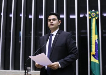 Deputado Ícaro de Valmir propõe aumento de penas para crimes contra caminhoneiros