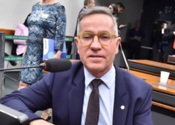PL de Nitinho exige ensino de IA na rede básica nacional