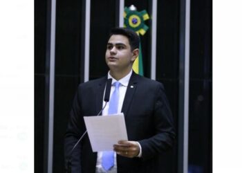 Deputado Ícaro de Valmir preside sessão na Câmara dos Deputados em homenagem aos 350 anos da Paróquia Santo Antônio e Almas de Itabaiana e ao centenário de Dom Luciano José Cabral Duarte